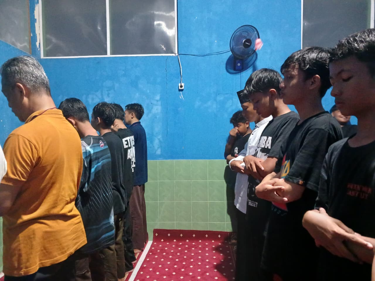 Tak Hanya Berkemah, Siswa MTsN 9 Bantul Rutin Dzikir dan Doa Usai Salat Maghrib